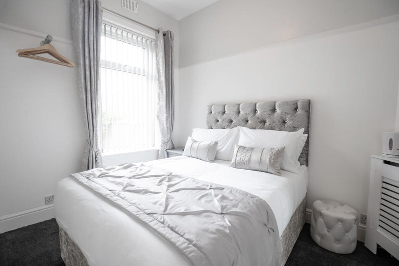 Deluxe Double Room with Private Bathroom